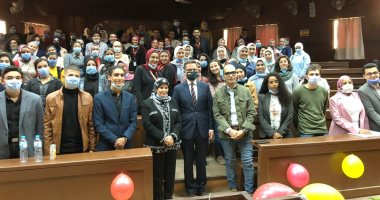 آداب حلوان تنظم ندوة علمية حول "كوفيد 19 والتعليم عن بعد"