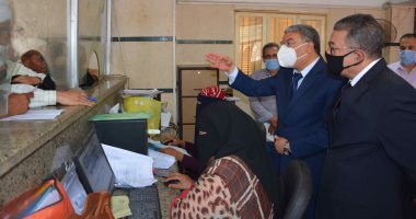 محافظ المنيا يكلف رؤساء المراكز والمدن باستمرار استقبال طلبات التصالح.. صور