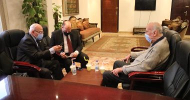 تفاصيل اجتماع رئيس الزمالك مع لجنة الحكماء .. صور