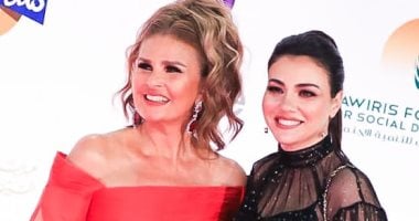 النجمة دينا فؤاد تخطف الأنظار بإطلالة راقية مع الفنانة الكبيرة يسرا بحفل افتتاح مهرجان القاهرة السينمائى