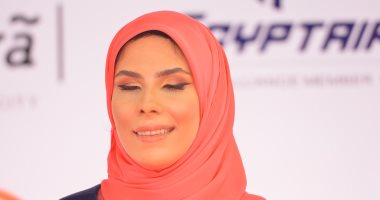 المذيعة رضوى محمود على السجادة الحمراء فى مهرجان القاهرة السينمائى