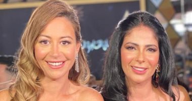 فنانون أصدقاء تجمعهم الكاميرا والسجادة الحمراء.. منى زكى ومنه شلبى وياسمين صبرى وهبة مجدى