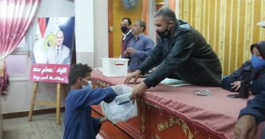 محافظ أسيوط يعلن القرعة العلنية لتسليم 52 وحدة سكنية للأسر الأولى بالرعاية.. صور