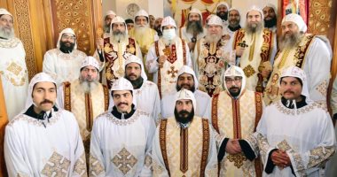 7 أساقفة يرسمون 5 رهبان لدرجات بالكهنوت فى الدير الأبيض بسوهاج