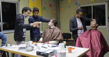 الكنيسة الأسقفة تدرب الشباب على "الحلاقة".. اعرف التفاصيل