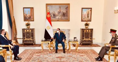 الرئيس السيسى خلال استقباله وزير الدفاع اليونانى: التعاون العسكرى بين مصر واليونان وقبرص نموذج متزن لحسن الجوار وفق الأعراف الدولية من أجل أمن شرق المتوسط.. وتوافق على تعزيز برامج التدريبات العسكرية المشتركة