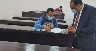 رئيس جامعة بنى سويف التكنولوجية يتفقد نهائى امتحانات "الميدتيرم".. صور