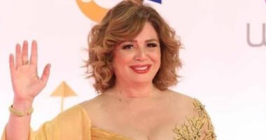 شرطة الموضة تقيم إطلالات الفنانات بحفل افتتاح مهرجان القاهرة