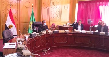 فيديو وصور.. محافظ الإسماعيلية يستعرض الموقف التنفيذى لجولة الإعادة لانتخابات مجلس النواب