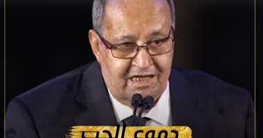 دموع الحب.. وحيد حامد يبكى الفنانين في مهرجان القاهرة السينمائى (ألبوم صور)