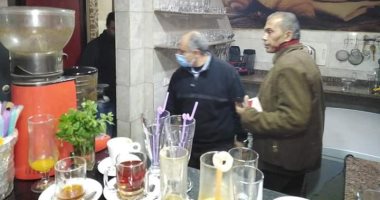 تشميع كافيهات وملاهى ليلية ومحلات مخالفة خلال حملة بالأزبكية.. صور