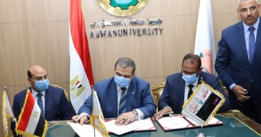 وزير القوى العاملة يوقع بروتوكولى تعاون مع جامعة أسوان للتدريب ونشر ثقافة العمل الحر 
