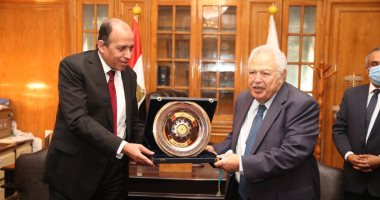 نقيب المحامين يستقبل رئيس نادى القضاة لتهنئته بالفوز فى الانتخابات.. صور