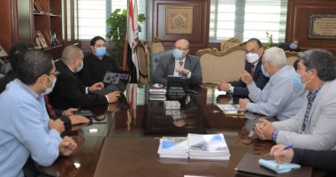 محافظ بنى سويف يبحث سبل معالجة الصرف الصناعى بأنظمة وتكنولوجيا حديثة