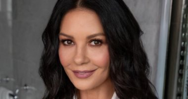 كاثرين زيتا جونز "طبيبة" فى الجزء الثانى من مسلسل prodigal son 