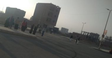 جهاز مدينة العاشر يستجيب لشكوى الصرف الصحى والمواصلات في الحي 29