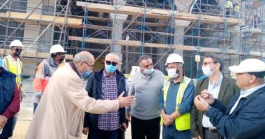 نائب رئيس هيئة المجتمعات العمرانية يتفقد أعمال تشطيب الأبراج الشاطئية بالعلمين الجديدة