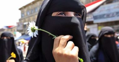 امرأة واحدة لا تكفى!.. وثيقة مزورة لقرار حكومى تنتشر بمواقع التواصل وتثير ذعر اليمنيات.. القرار يزعم إلزام الرجال بتعدد الزوجات وتكفّل الدولة بالتكاليف.. وزير الأوقاف اليمنى يؤكد: منشور مفبرك يعود لعام 2016