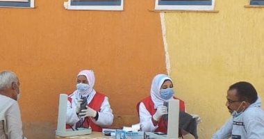 الكشف على معلمى قرية "هو" ضمن مبادرة 100 مليون صحة بقنا