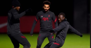 انستجرام نجوم الكورة.. كيتا رفقة محمد صلاح وميسي يدعو جمهوره للشراء من متجره