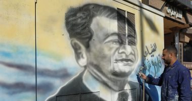 صور الراحل فاروق شوشة تزين أكشاك الكهرباء فى مسقط رأسه بدمياط