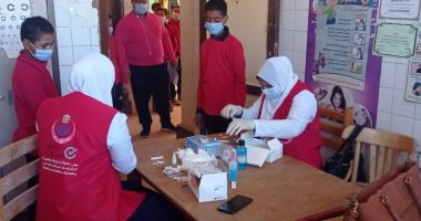 بدء أعمال المسح الطبى لطلبة الصف الأول الإعدادى بمدارس الوادى الجديد.. ضور
