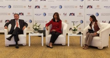 صور..  وزيرا الهجرة وقطاع الأعمال يشهدان جلسة حوارية عن الغزل والنسيج واستخدام البلازما النووية