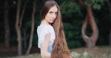 رابونزل الحقيقية تكشف أغرب طلب للرجال منها بسبب شعرها الطويل.. صور