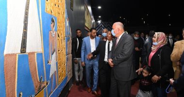 محافظ قنا يفتتح جدارية على الطراز الفرعونى بالمعنا