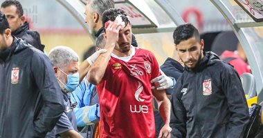 الخطيب يطمئن على طاهر محمد طاهر بعد إصابته في نهائي الكأس
