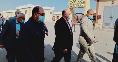 محافظ القاهرة يتفقد أعمال تسكين الباعة فى سوق التونسى الجديد.. صور 