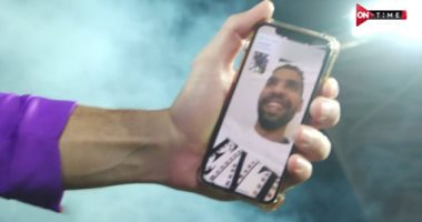 مشهد وفاء.. مؤمن زكريا يحضر تتويج الأهلى بلقب كأس مصر من الملعب عبر الفيديو