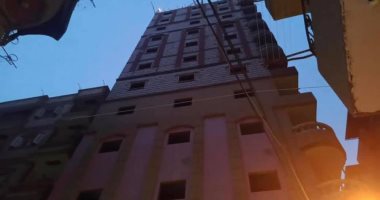 إيقاف أعمال بناء طابق مخالف ومصادرة مواد البناء بالمحلة فى الغربية.. صور