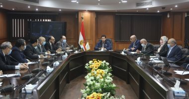 وزير الرياضة يجتمع باللجنة العليا لليد للوقوف على آخر استعدادات البطولة
