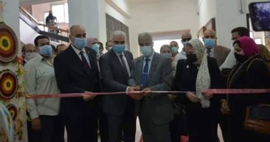 رئيس جامعة بورسعيد يفتتح ملتقى الفنون والمشروعات الصغيرة.. صور