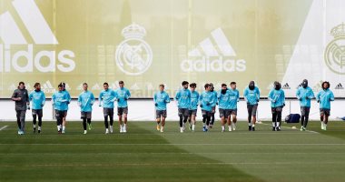 ريال مدريد يبدأ استعداداته لموقعة جلادباخ الحاسمة فى أبطال أوروبا.. صور