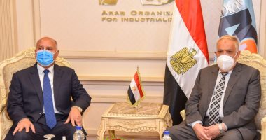 وزير النقل ورئيس العربية للتصنيع يبحثان مشروع إعادة تأهيل 200 عربة درجة ثالثة