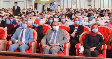 رئيس جامعة بنى سويف يشهد أولى محاضرات ودورات اليوم الواحد للطلاب .. صور