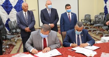 وزير القوى العاملة يوقع بروتوكولى تعاون مع جامعة جنوب الوادى.. صور
