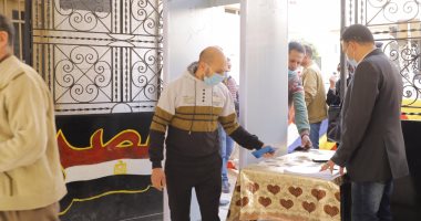إقبال الناخبين للإدلاء بأصواتهم فى جولة الإعادة لانتخابات مجلس النواب بدمياط