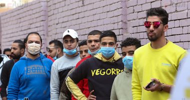 توافد المواطنين على لجنة الجامعة العمالية بمدينة نصر للتصويت بإعادة النواب