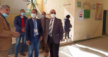 وكيل وزارة الصحة بالشرقية يتفقد الإجراءات الوقائية باللجان الانتخابية.. صور