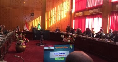 محافظ الإسماعيلية: إجراءات احترازية فى لجان الانتخابات والإقبال جيد.. فيديو وصور