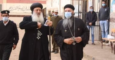 مطران طنطا وتوابعها يدلى بصوته فى انتخابات الإعادة بمجلس النواب.. صور