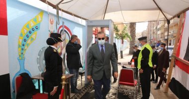 محافظ كفر الشيخ يتفقد لجان الانتخابات ويشيد بإقبال المواطنين على التصويت .. صور
