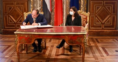 الرئيس السيسي يلتقى عمدة باريس ويستعرض حجم وتنوع المشروعات القومية