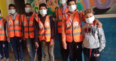 متطوعون شباب يعقمون لجان انتخابات مجلس النواب بشمال سيناء.. صور