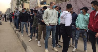 توافد المواطنين على لجان انتخابات الإعادة بالنواب فى القاهرة .. صور
