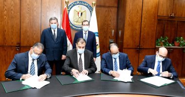وزيرا قطاع الأعمال العام والبترول يشهدان توقيع بروتوكولات "تسوية المديونيات".. مبادلة مديونية شركات قطاع الأعمال العام لصالح البترول والكهرباء بأراضٍ بقيمة 13.5 مليار جنيه.. والاتفاقية ضمن مبادرات فض التشابكات