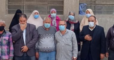 بيطريون القنايات وبلبيس بالشرقية يتوجهون للجان التصويت بانتخابات النواب.. صور